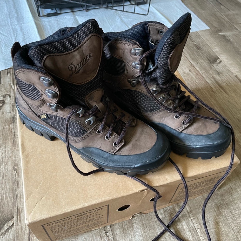 Danner Boots style 38609 Polaris brown in great condition size 8